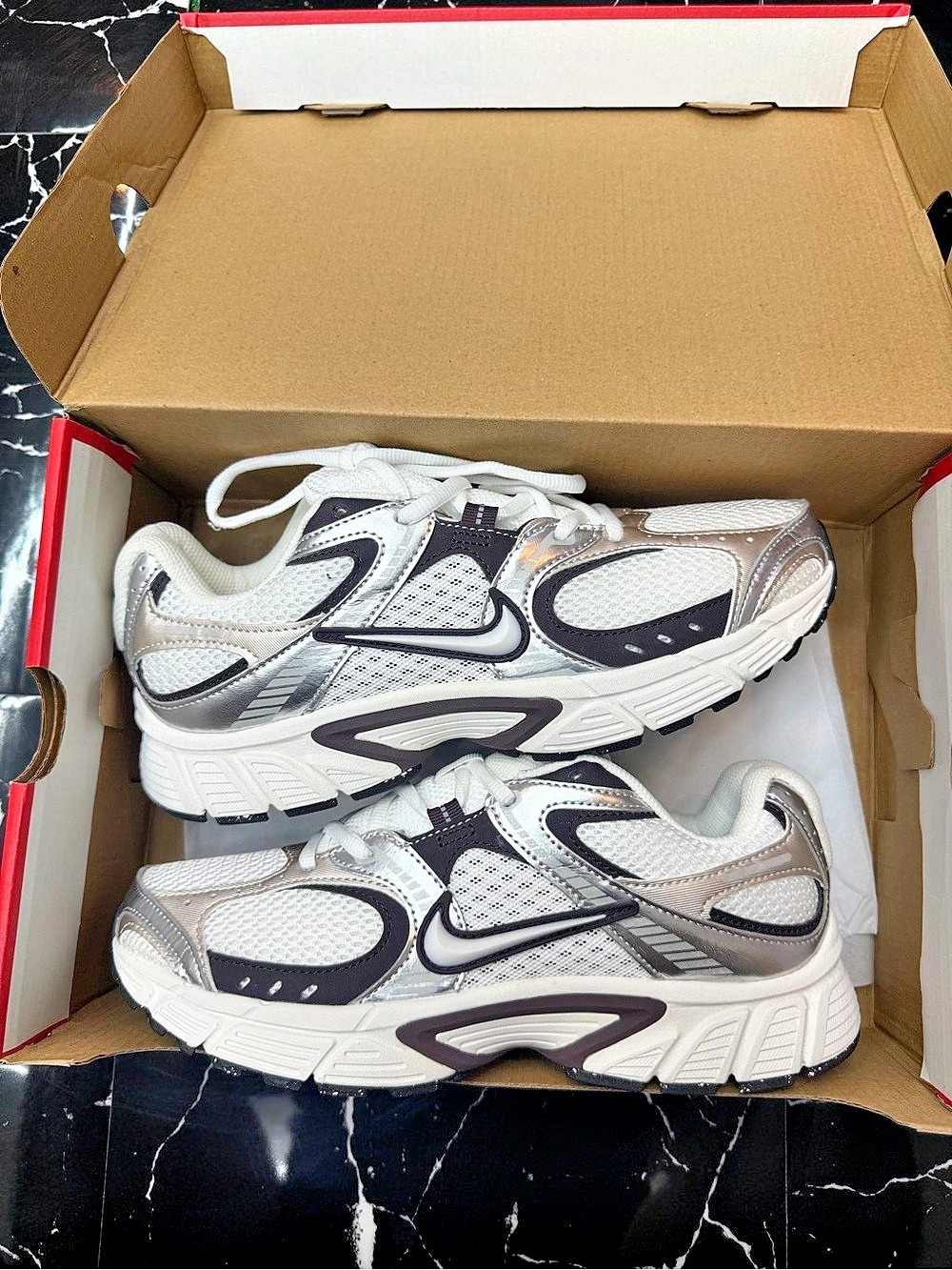 Nike V5 RNR - Picture 2 of 2